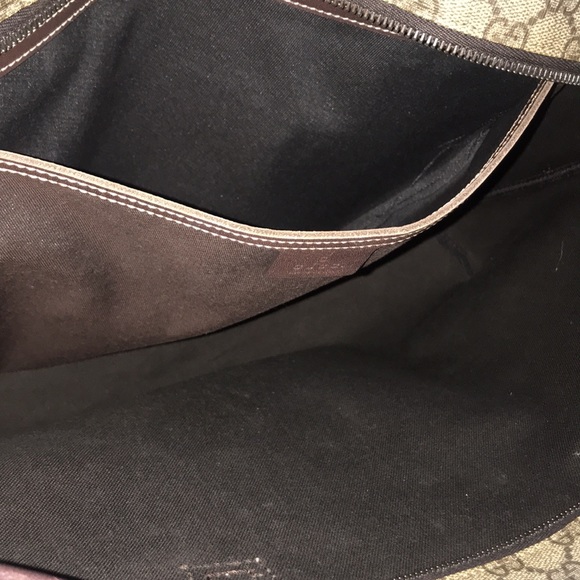 GG Supreme Monogram Gucci Zippered Shopping Tote - Picture 15 of 15